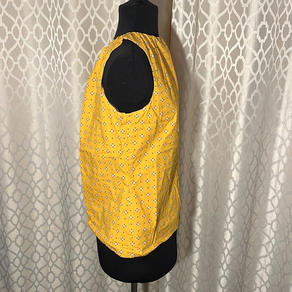 Worthington Size M women’s sleeveless top. Yellow with button on back. - Picture 4 of 8
